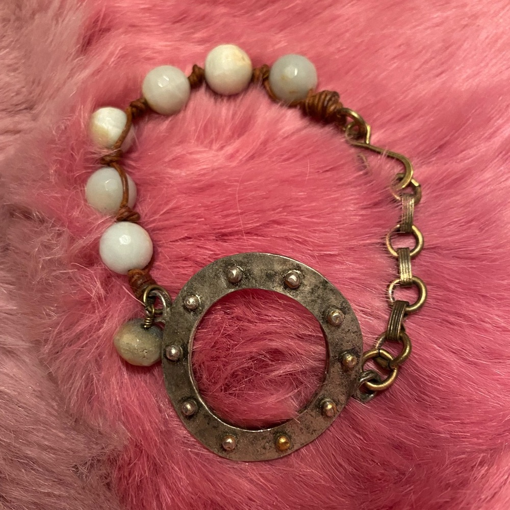 Boutique round metal with turquoise color bead bracelet